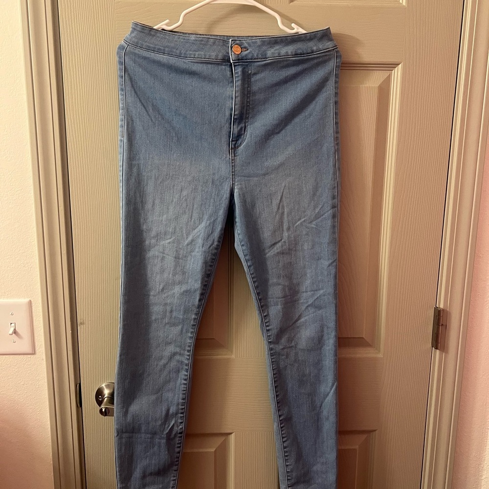 Guess Women’s Skinny Jeans in Light Blue Denim